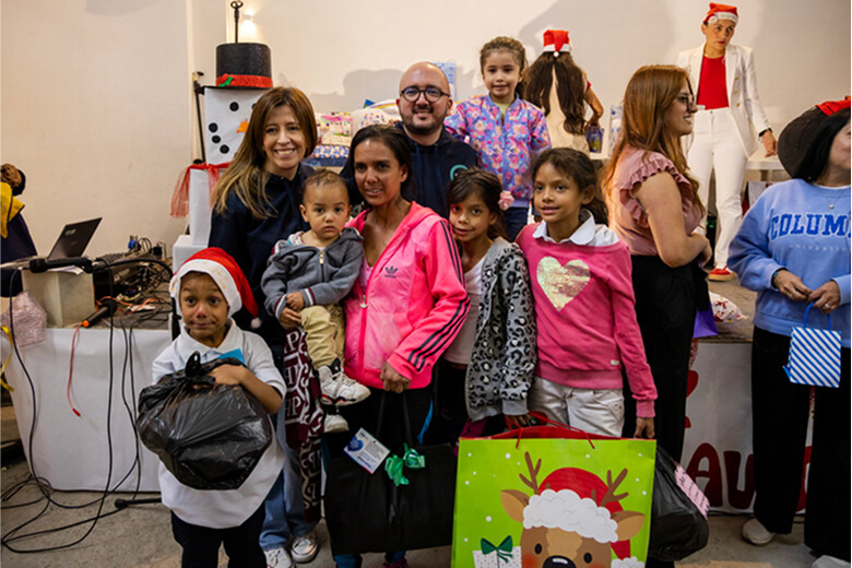 Hunger Relief event with children alt